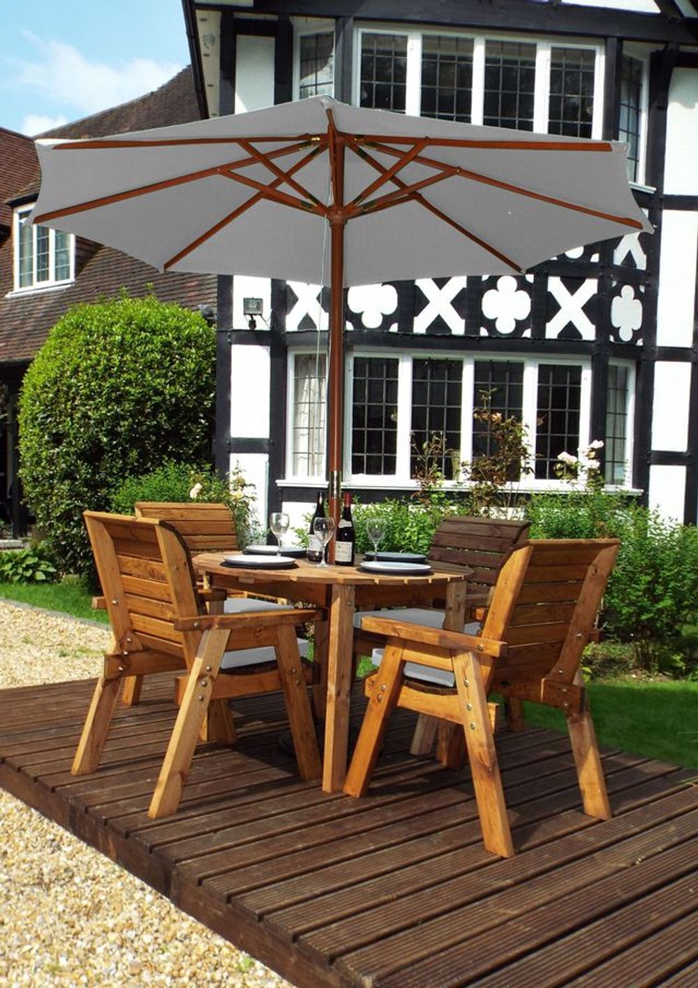 Charles Taylor solid wood outdoor four seater circular dining set with 4x armchairs